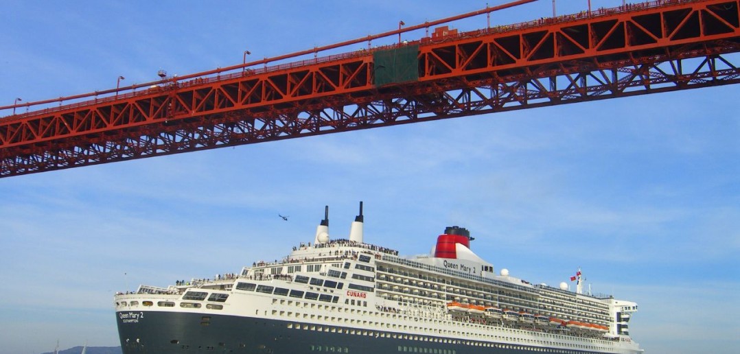 Queen Mary 2 under Golden Gate Bridge Source: Flickr@Fred Sharples