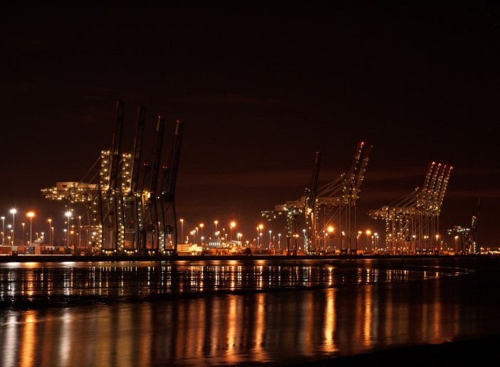 Southampton_docks_at_night_4_seconds