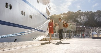couple cruise